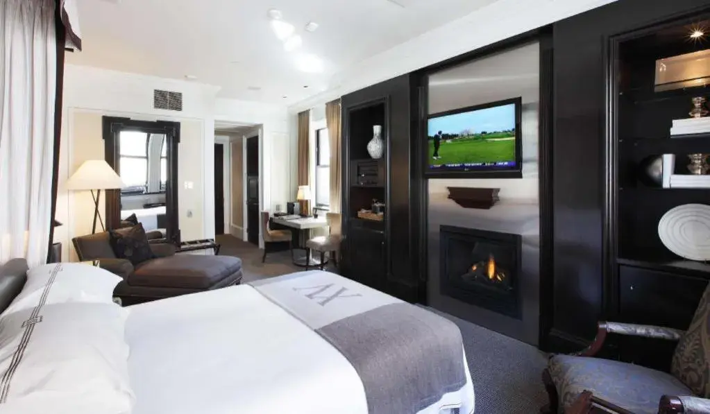 Bed in Fifteen Beacon Hotel Bed in Fifteen Beacon Hotel