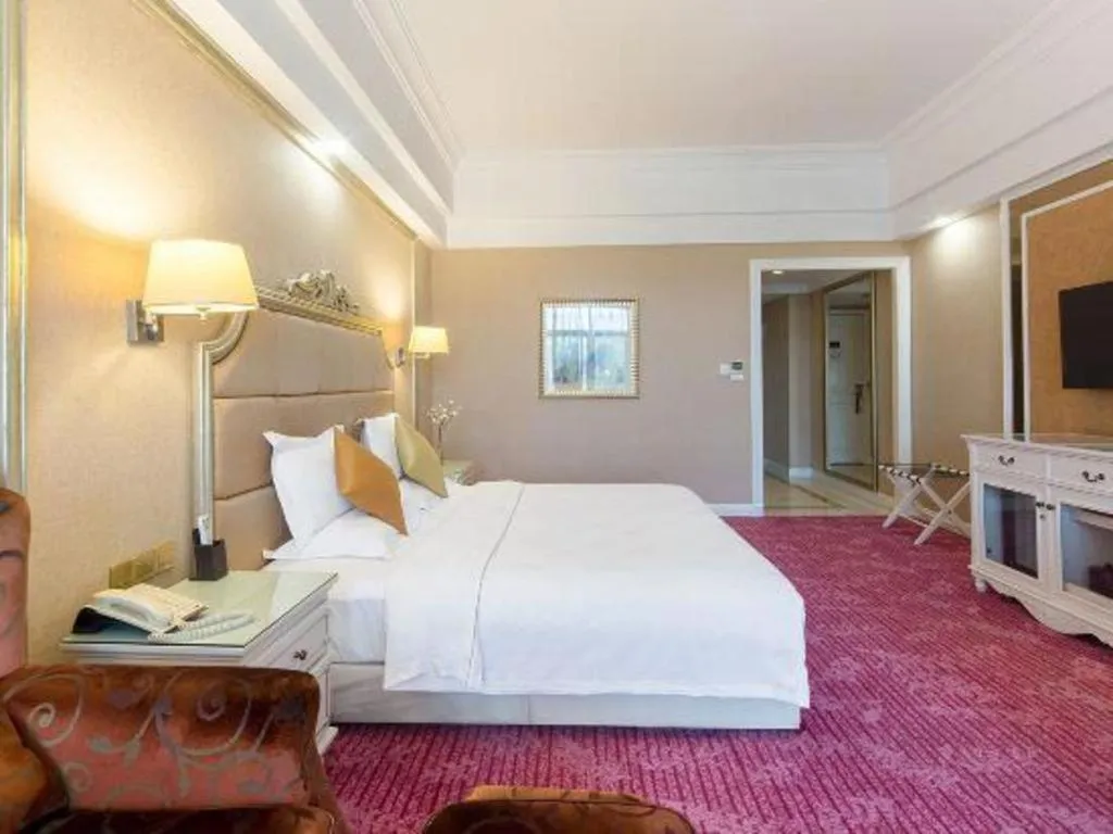 Bed in Country Garden Phoenix Hotel Changsha