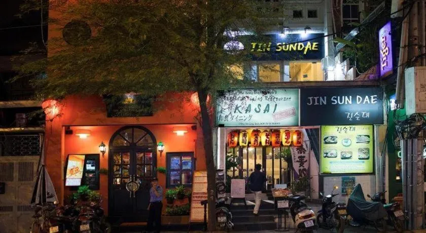 The White Hotel 8A Thai Van Lung