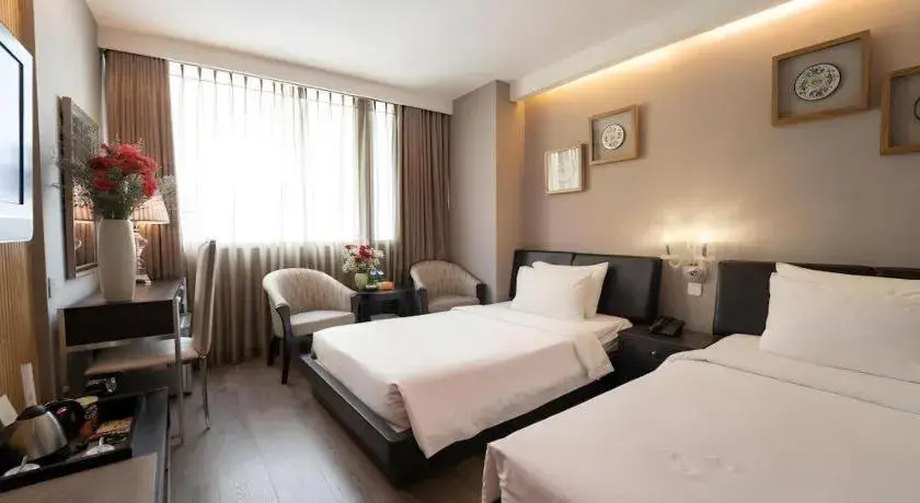 Bed in The White Hotel 8A Thai Van Lung Bed in The White Hotel 8A Thai Van Lung