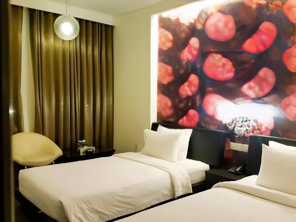 The White Hotel 8A Thai Van Lung