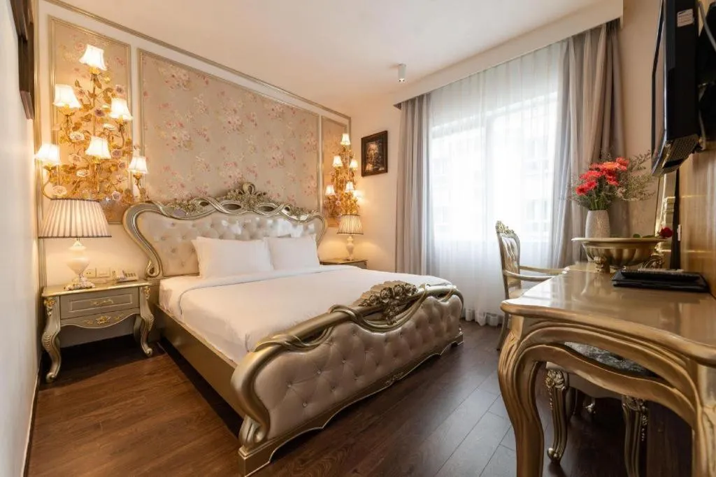 Bed in The White Hotel 8A Thai Van Lung