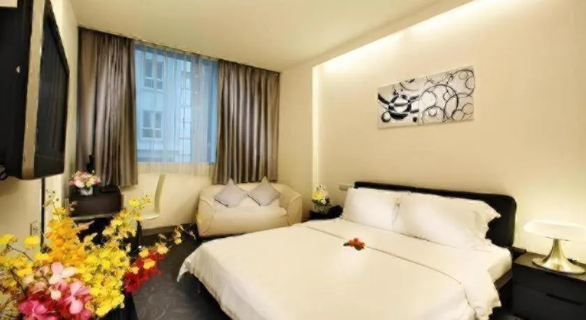 The White Hotel 8A Thai Van Lung