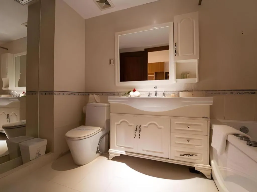 The White Hotel 8A Thai Van Lung