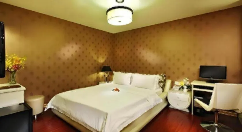 The White Hotel 8A Thai Van Lung