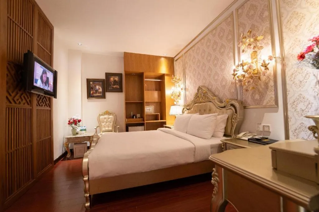 Bed in The White Hotel 8A Thai Van Lung