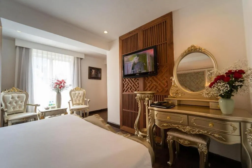 Bed in The White Hotel 8A Thai Van Lung