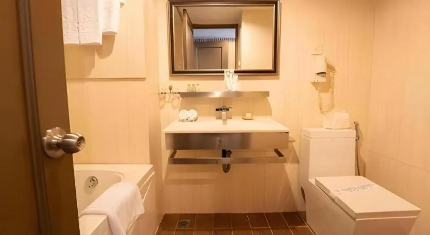 The White Hotel 8A Thai Van Lung