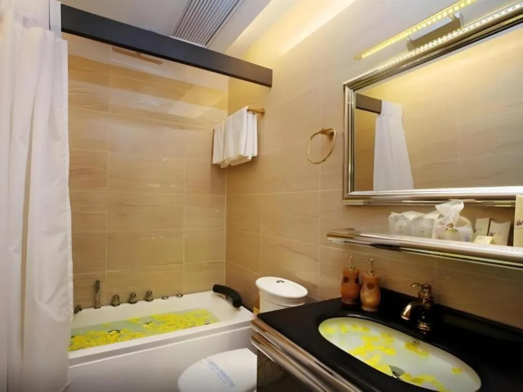 The White Hotel 8A Thai Van Lung