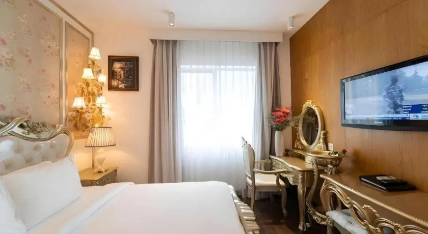 Bed in The White Hotel 8A Thai Van Lung