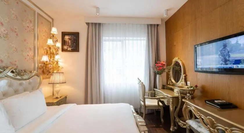 Bed in The White Hotel 8A Thai Van Lung