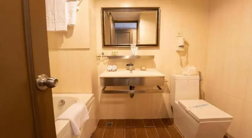 The White Hotel 8A Thai Van Lung The White Hotel 8A Thai Van Lung