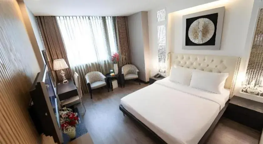 Bed in The White Hotel 8A Thai Van Lung Bed in The White Hotel 8A Thai Van Lung