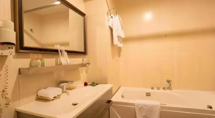 The White Hotel 8A Thai Van Lung The White Hotel 8A Thai Van Lung