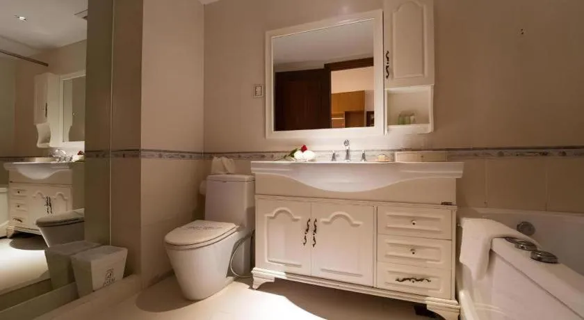 The White Hotel 8A Thai Van Lung