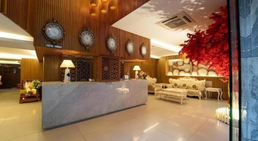 The White Hotel 8A Thai Van Lung