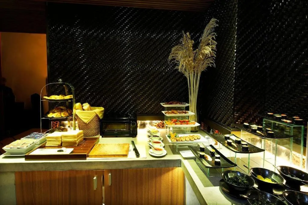 The White Hotel 8A Thai Van Lung