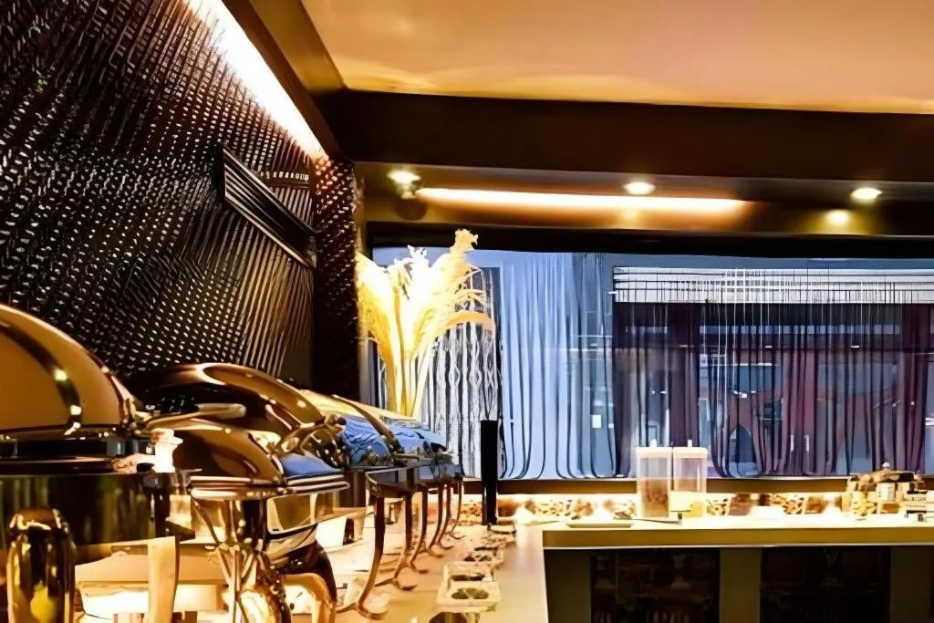 The White Hotel 8A Thai Van Lung