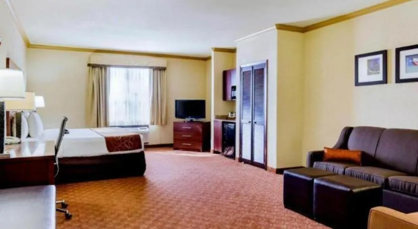 Bed in Comfort Suites near NASA - Clear Lake