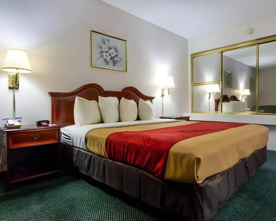 Bed in Econo Lodge South Bed in Econo Lodge South