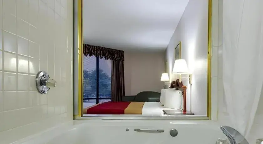 Bed in Econo Lodge South Bed in Econo Lodge South