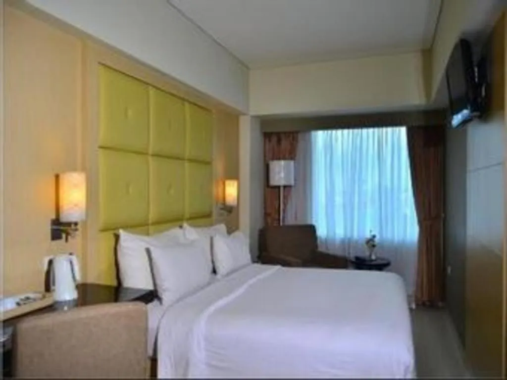 Bed in Hotel Santika Makassar