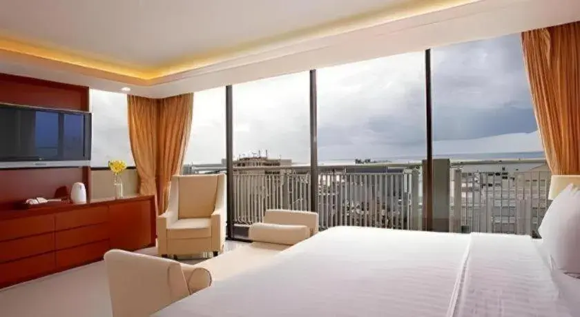 Bed in Hotel Santika Makassar Bed in Hotel Santika Makassar