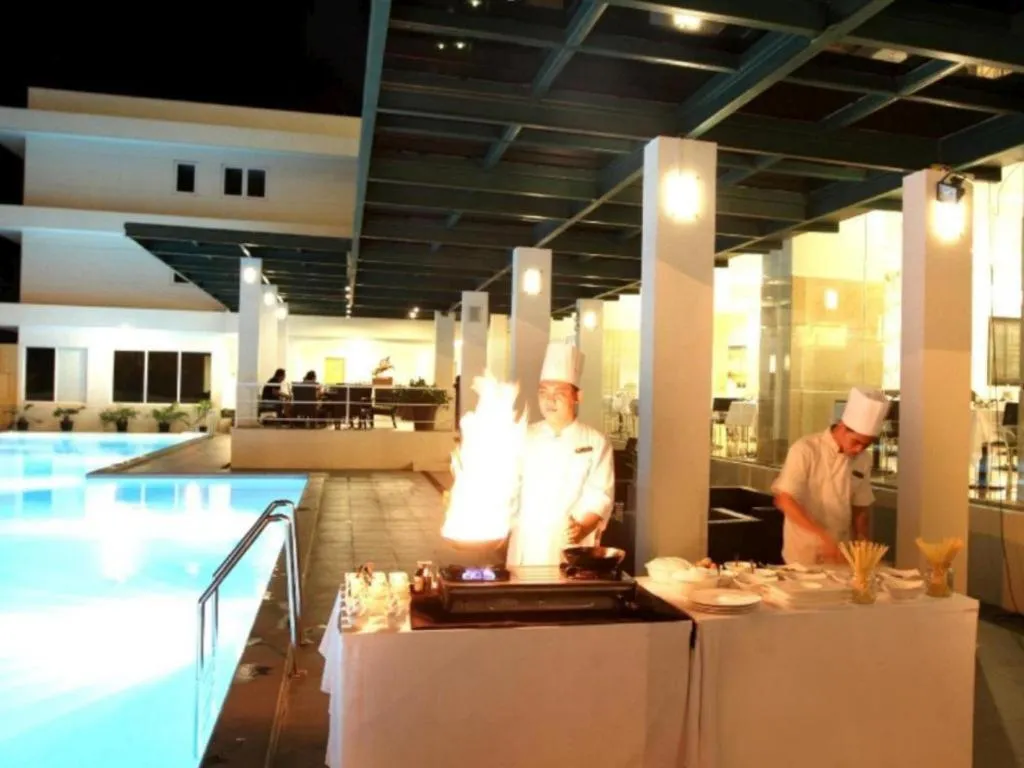 Sintesa Peninsula Hotel