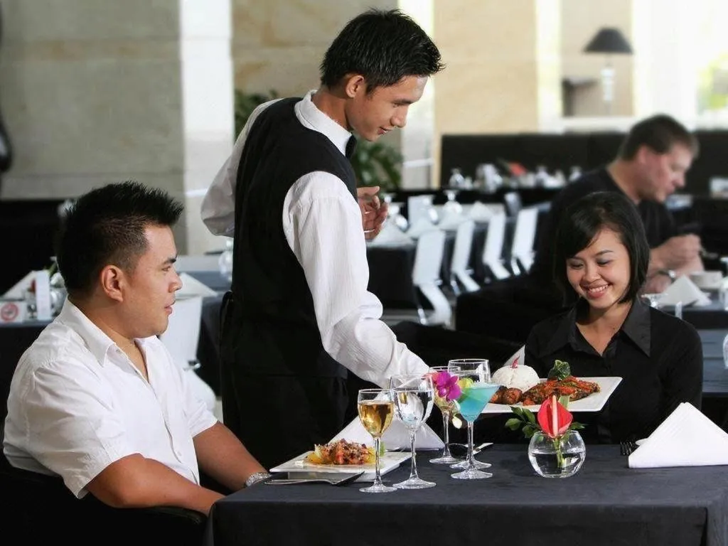 Sintesa Peninsula Hotel