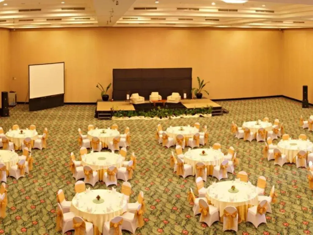 Sintesa Peninsula Hotel Sintesa Peninsula Hotel