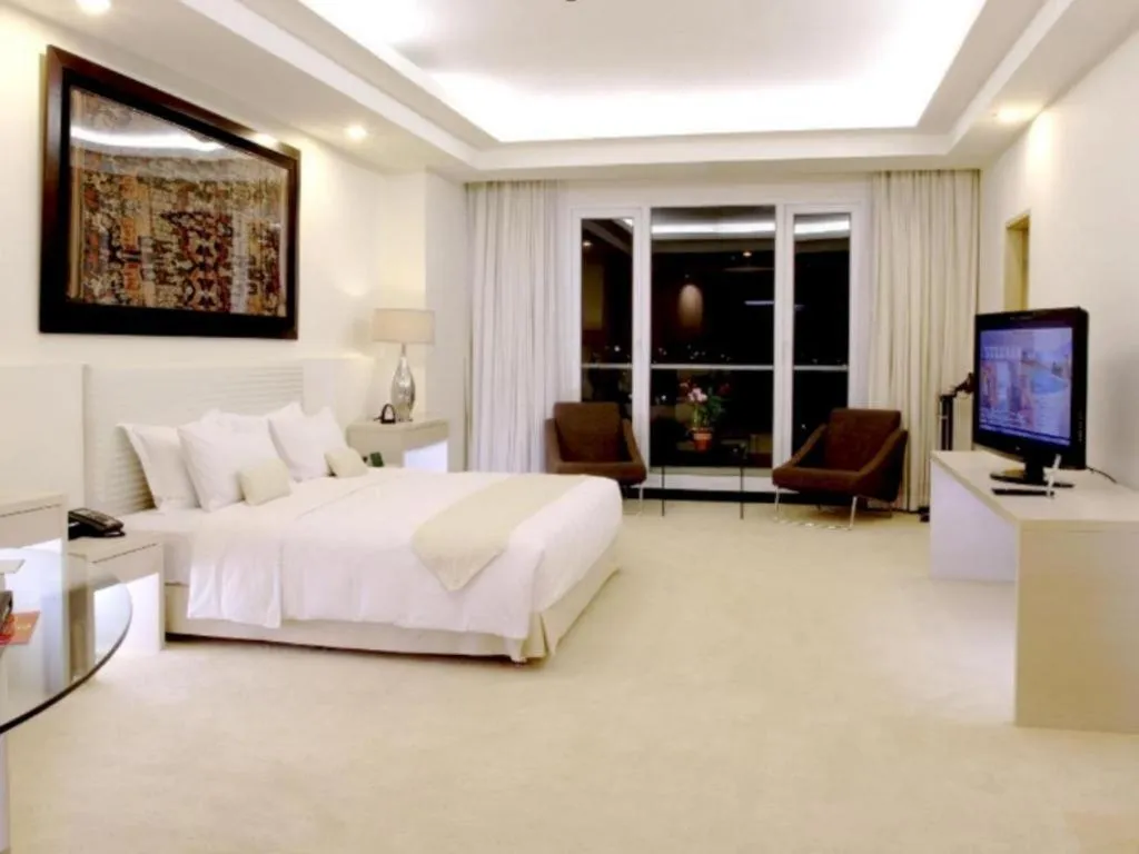 Bed in Sintesa Peninsula Hotel