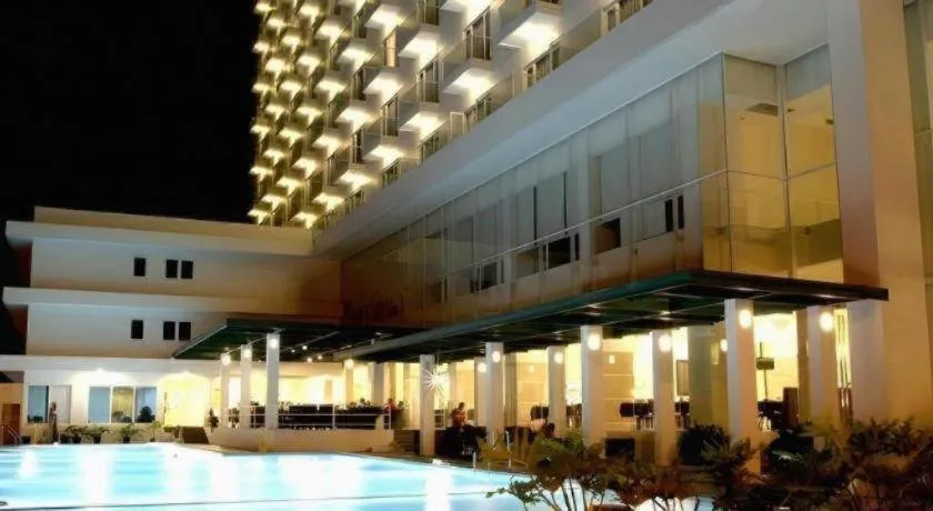 Sintesa Peninsula Hotel