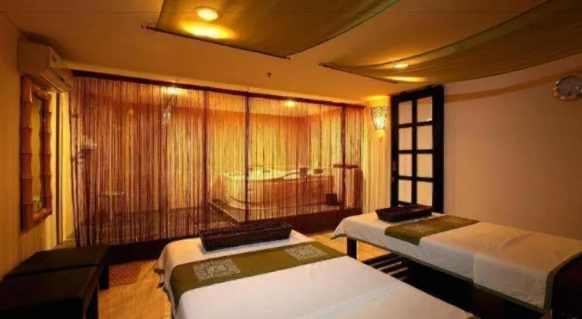 Sintesa Peninsula Hotel