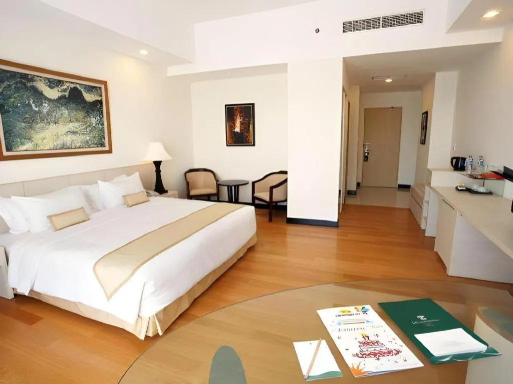 Bed in Sintesa Peninsula Hotel