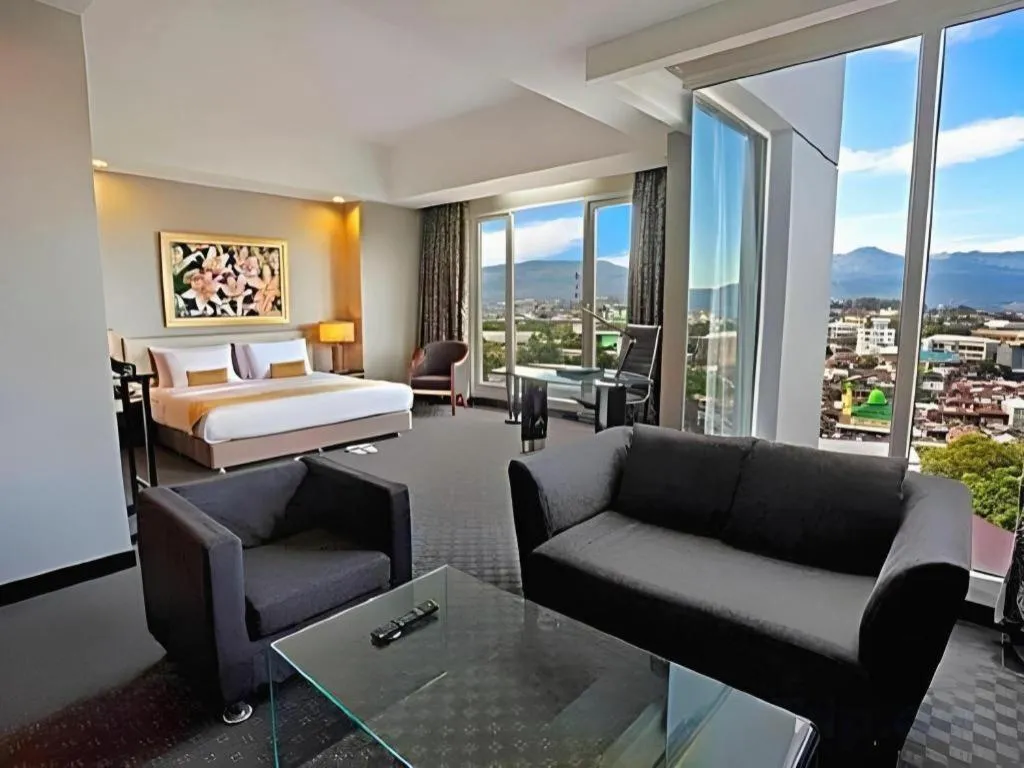 Bed in Sintesa Peninsula Hotel