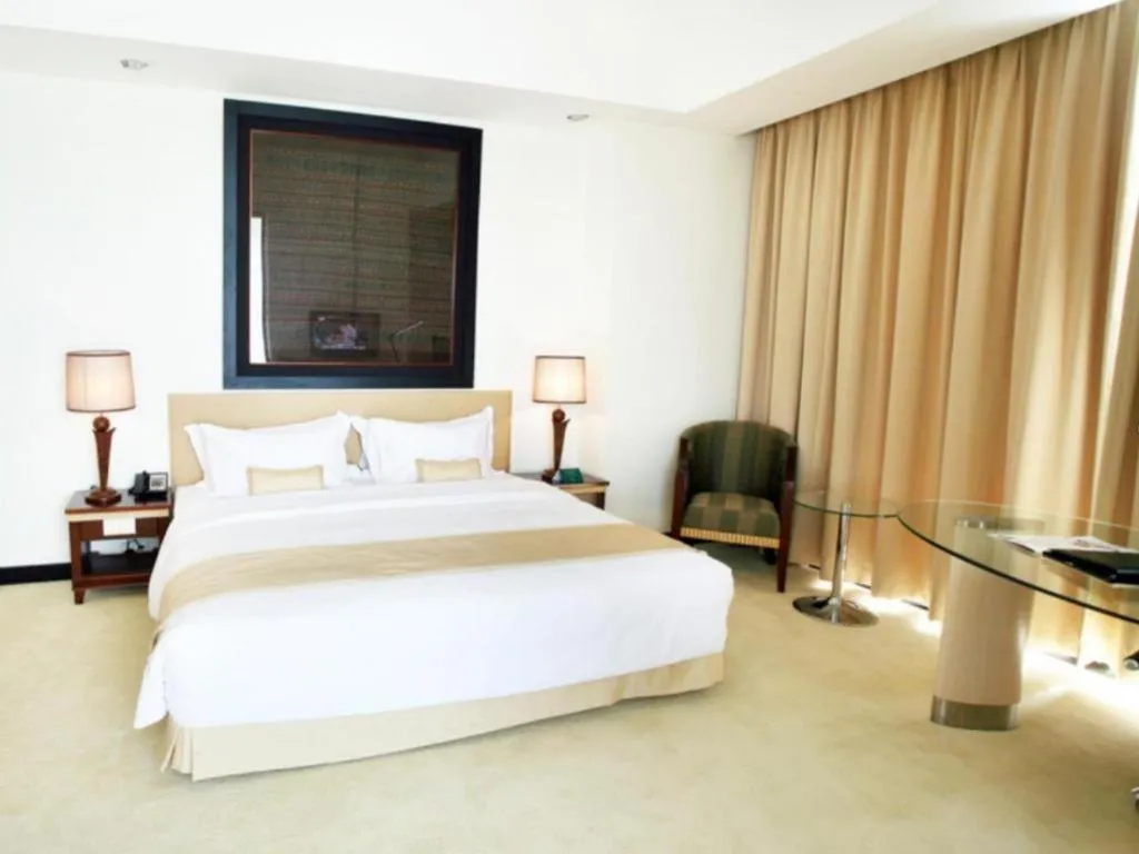 Bed in Sintesa Peninsula Hotel