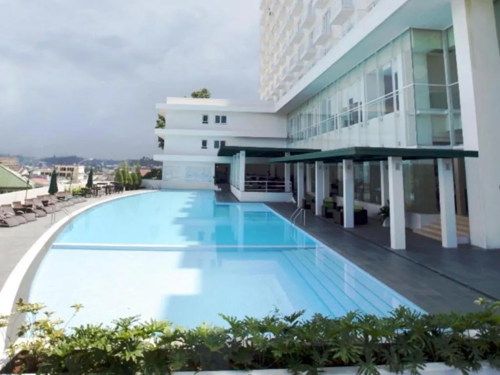 Sintesa Peninsula Hotel