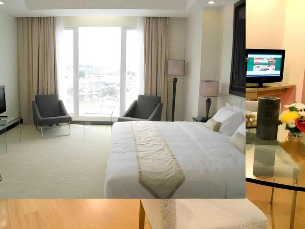 Bed in Sintesa Peninsula Hotel