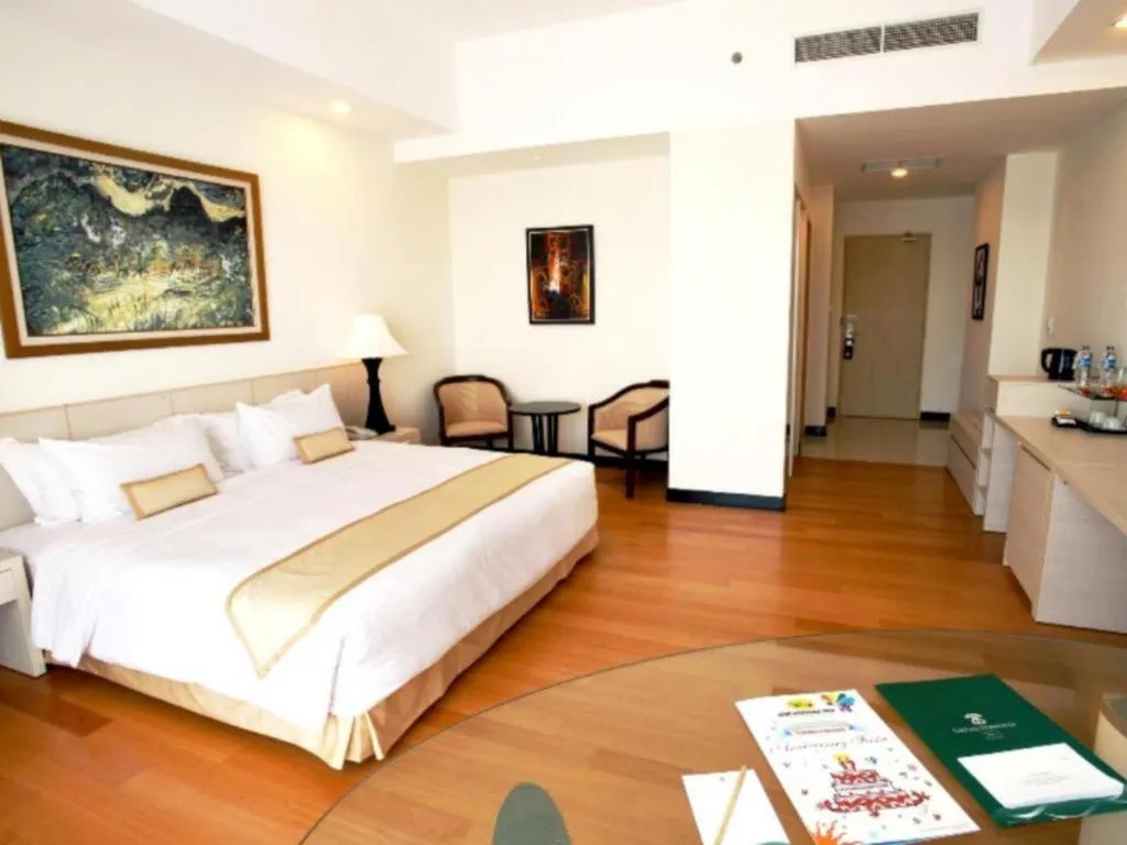 Bed in Sintesa Peninsula Hotel