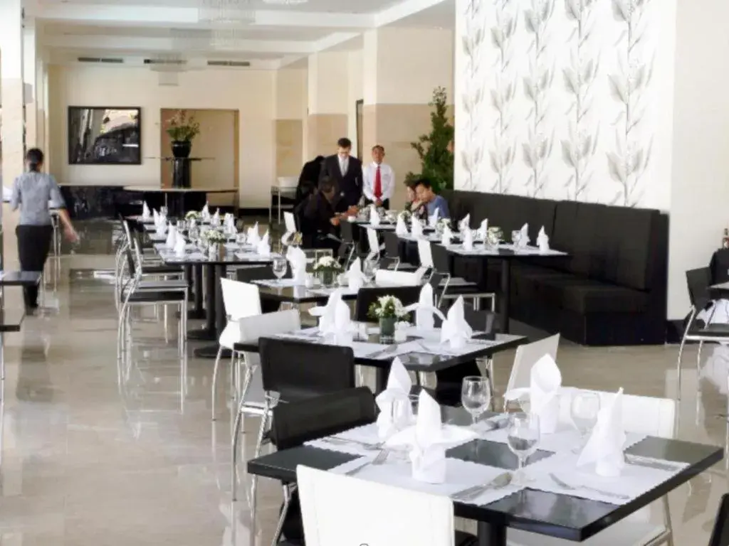 Sintesa Peninsula Hotel Sintesa Peninsula Hotel