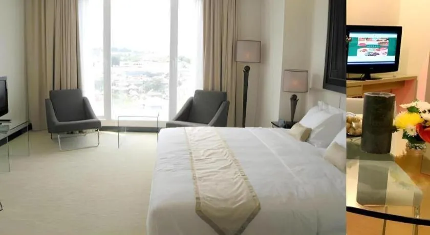 Bed in Sintesa Peninsula Hotel