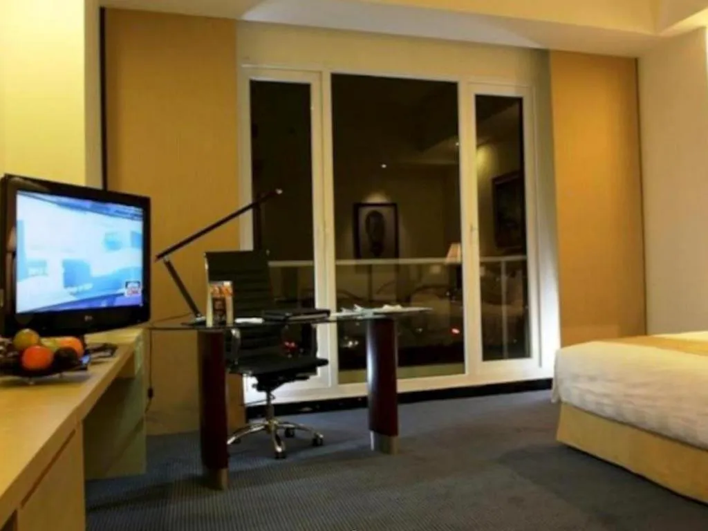 Bed in Sintesa Peninsula Hotel