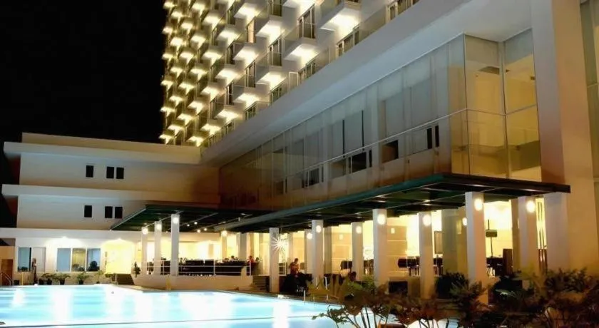 Sintesa Peninsula Hotel