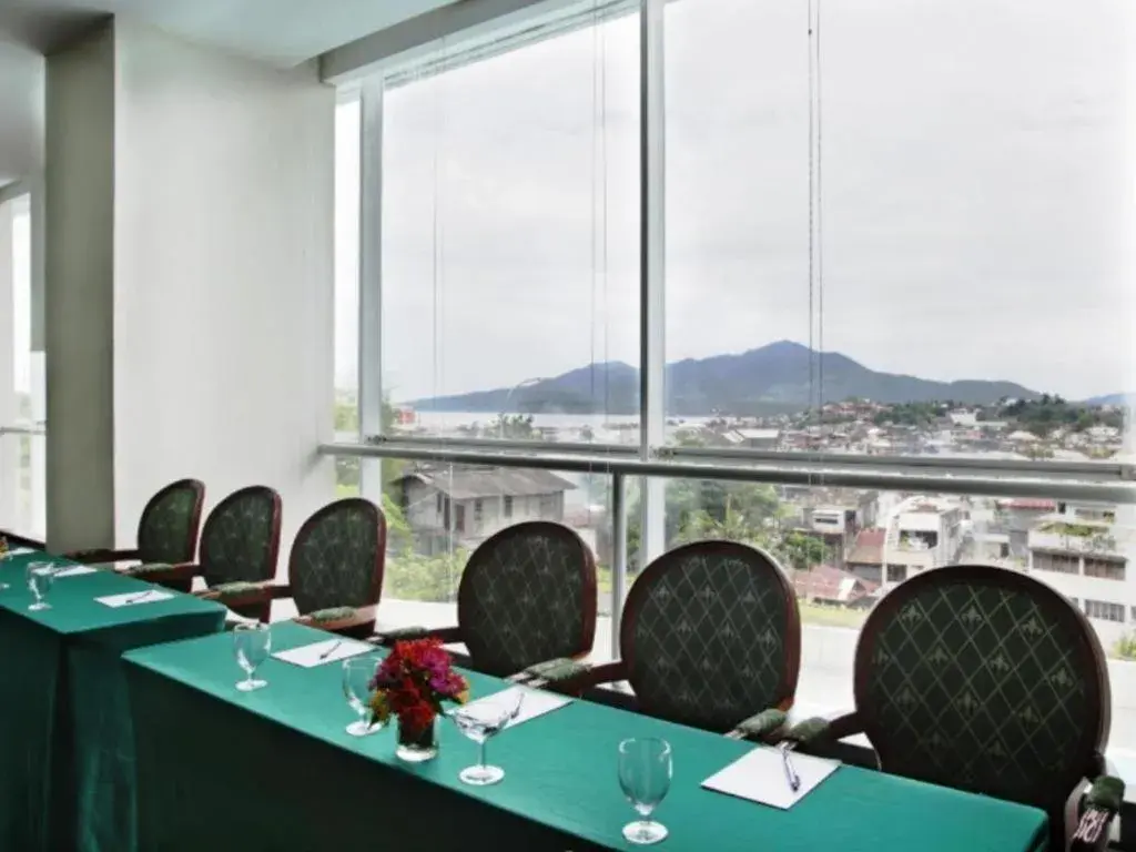 Sintesa Peninsula Hotel Sintesa Peninsula Hotel