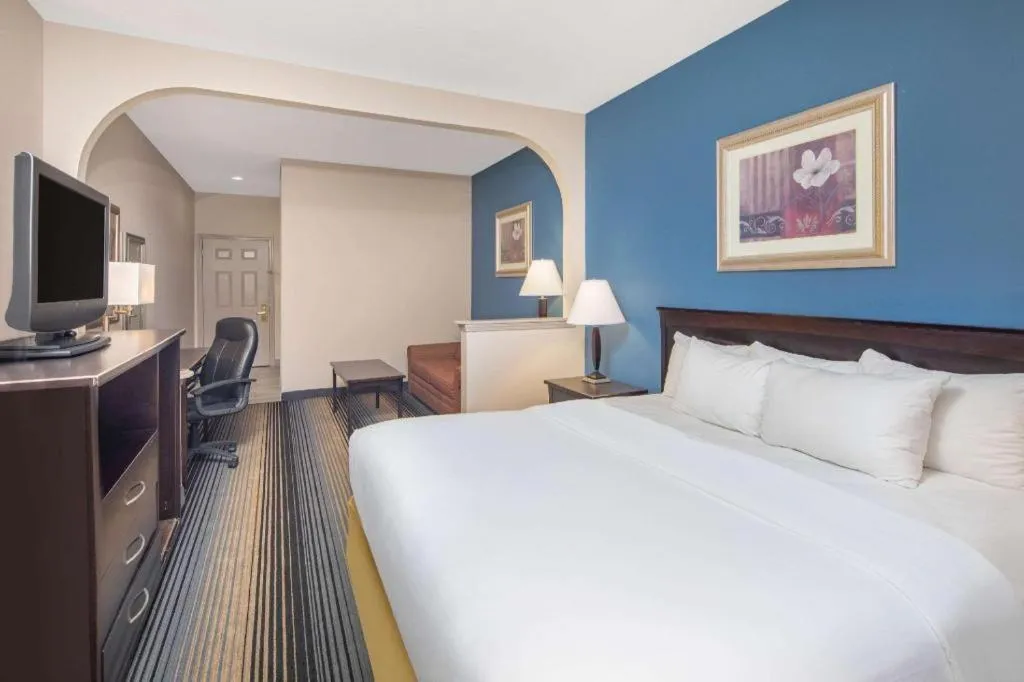 Bed in Baymont By Wyndham Laurel