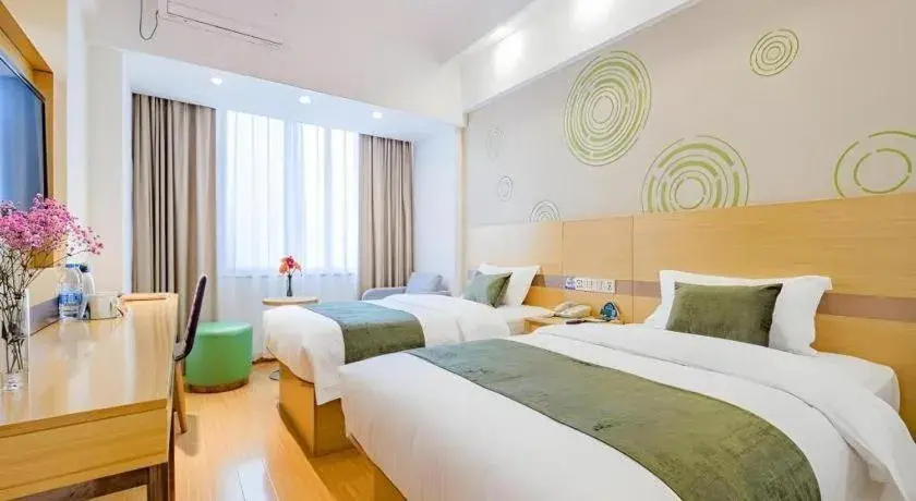 Bed in GreenTree Inn Shanghai Jingan Railway Station Xinzha Road Business Hotel Bed in GreenTree Inn Shanghai Jingan Railway Station Xinzha Road Business Hotel