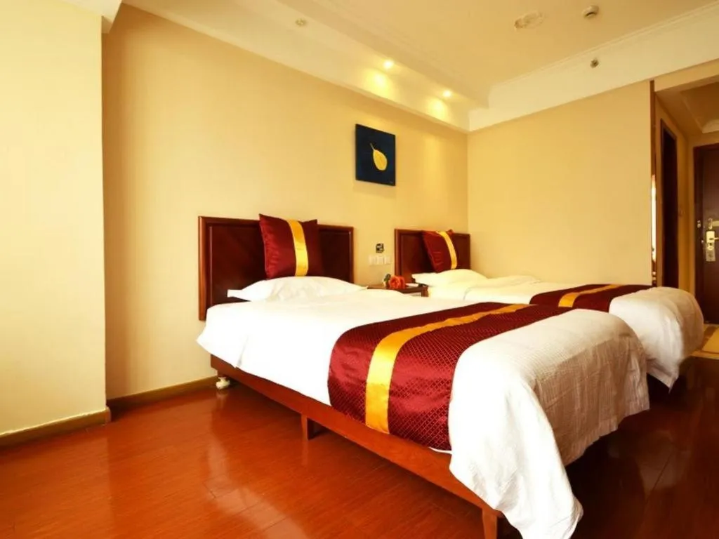 Bed in GreenTree Inn Shanghai Jingan Railway Station Xinzha Road Business Hotel