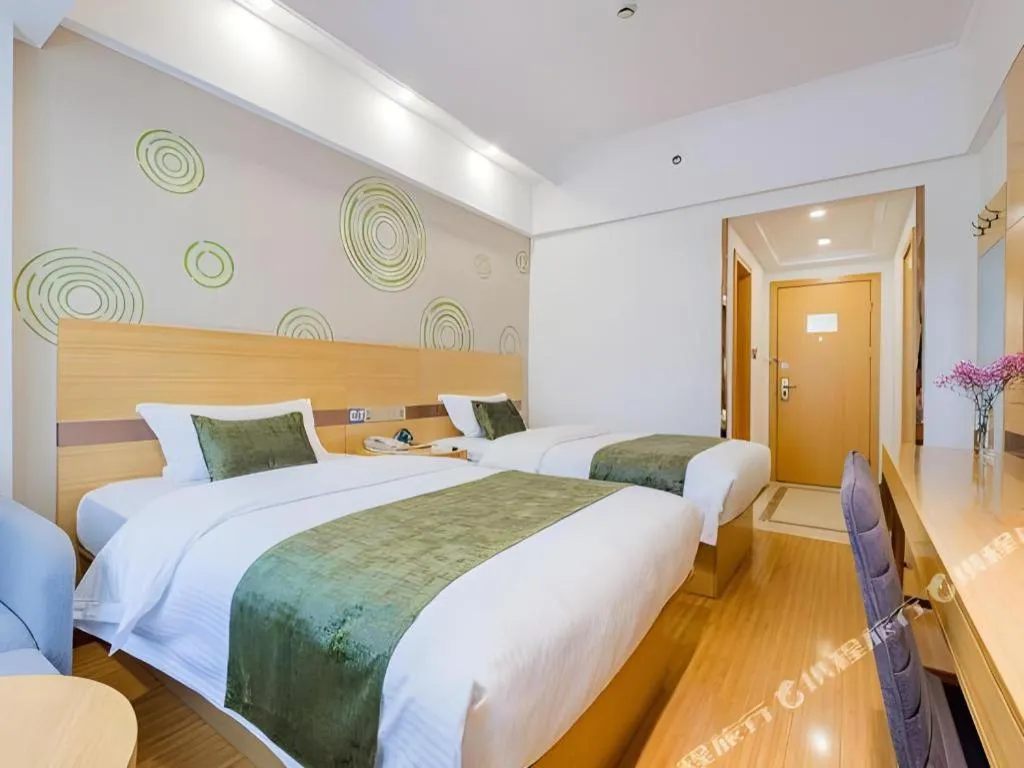 Bed in GreenTree Inn Shanghai Jingan Railway Station Xinzha Road Business Hotel