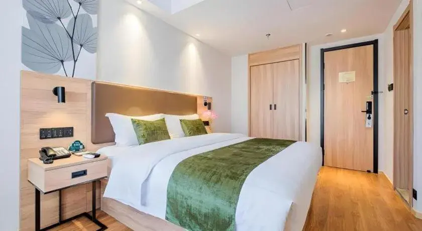 Bed in GreenTree Inn Shanghai Jingan Railway Station Xinzha Road Business Hotel Bed in GreenTree Inn Shanghai Jingan Railway Station Xinzha Road Business Hotel