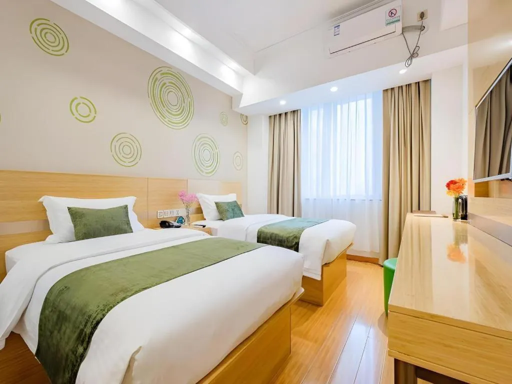 Bed in GreenTree Inn Shanghai Jingan Railway Station Xinzha Road Business Hotel